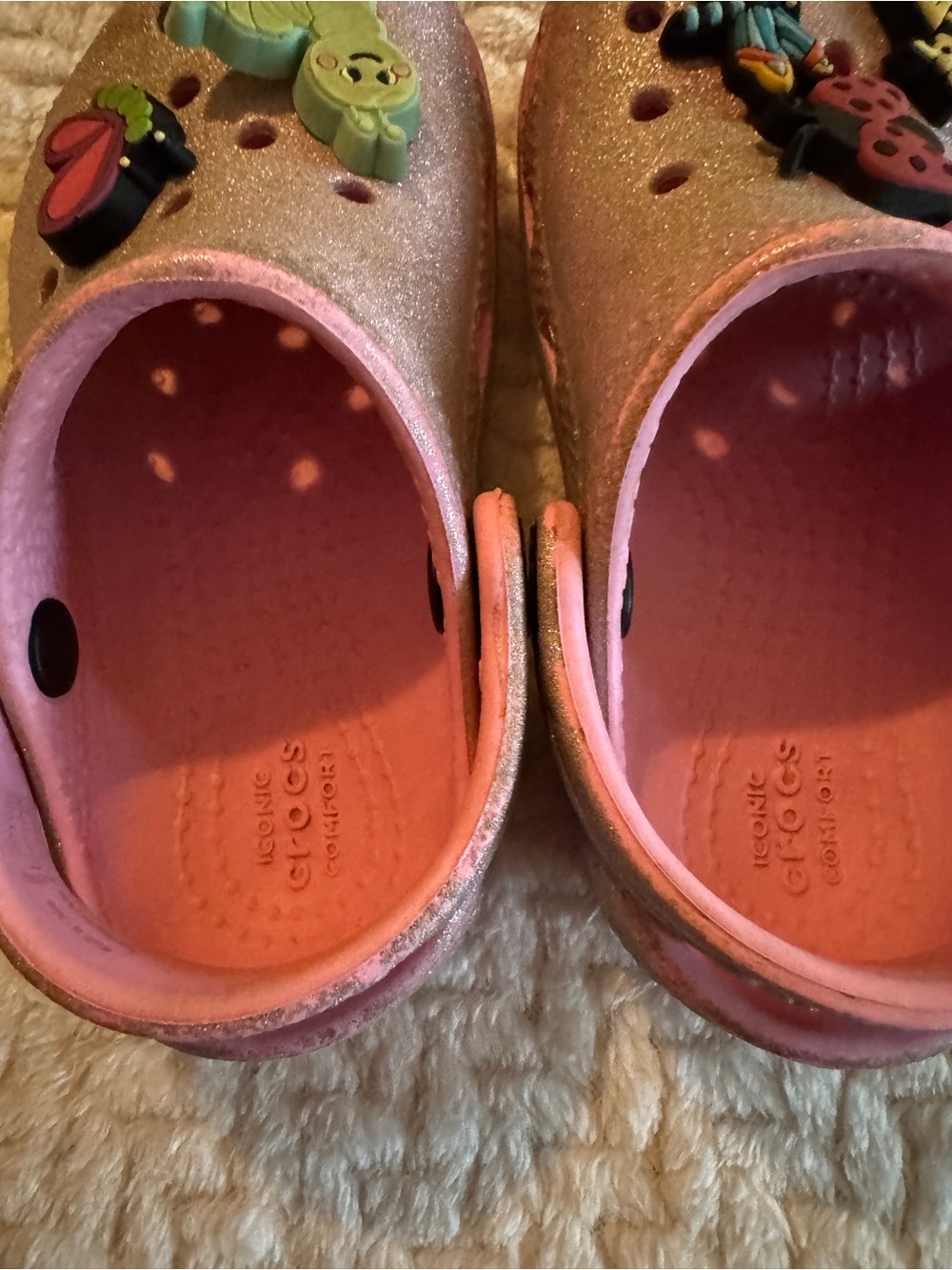 CROCS Kids Sparkle Pink Clog Shoes with Bug Charms Size 7 - Picture 8 of 11